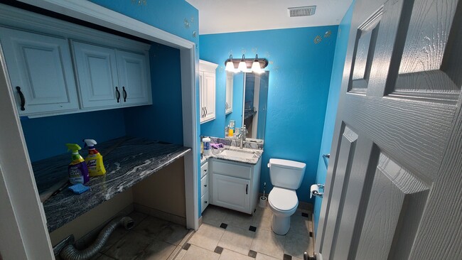 Laundry/Half Bath - 969 E 550 N