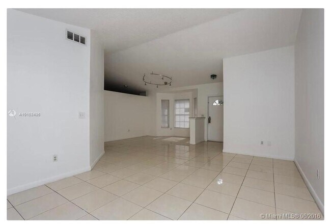 Foto del edificio - 9860 NW 51st Ln