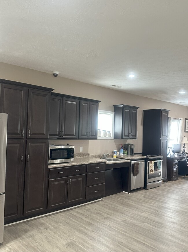 Building Photo - Springhill Village Apartments