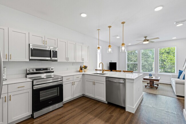 Building Photo - 3315 S University Dr