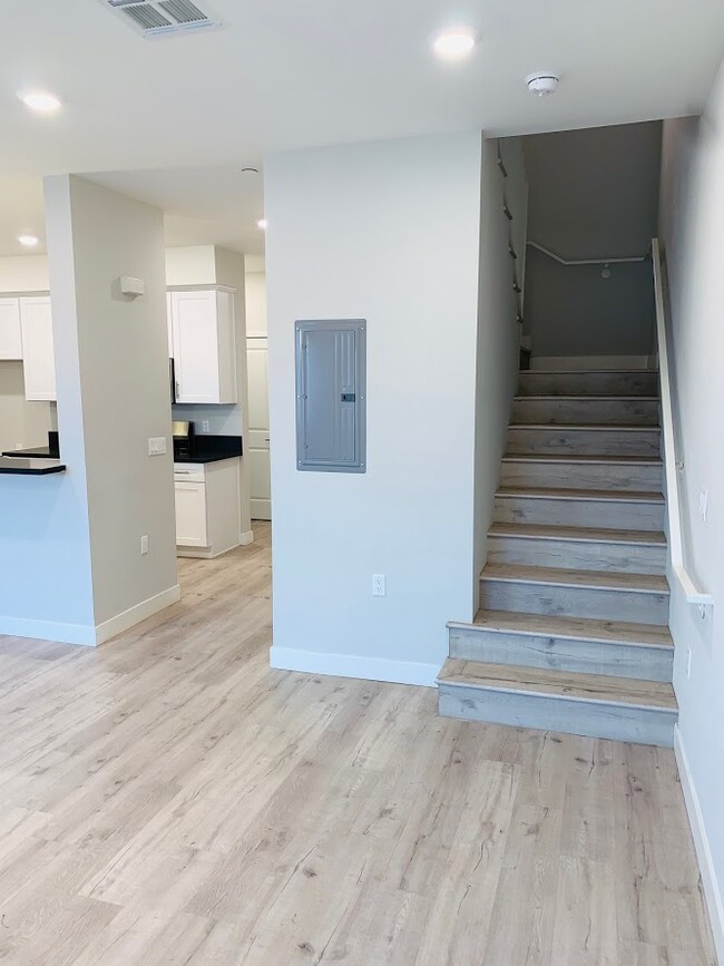 Building Photo - 14828 Rayen St