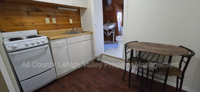 Building Photo - 51 S 5th St