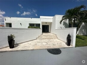 Building Photo - 290 NW 125th Ave