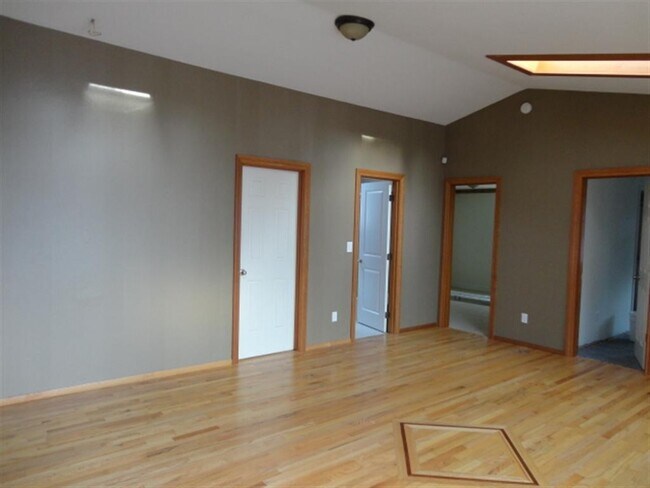 Building Photo - Charming Everett Rambler — 3 Bedrooms + Bonus Room