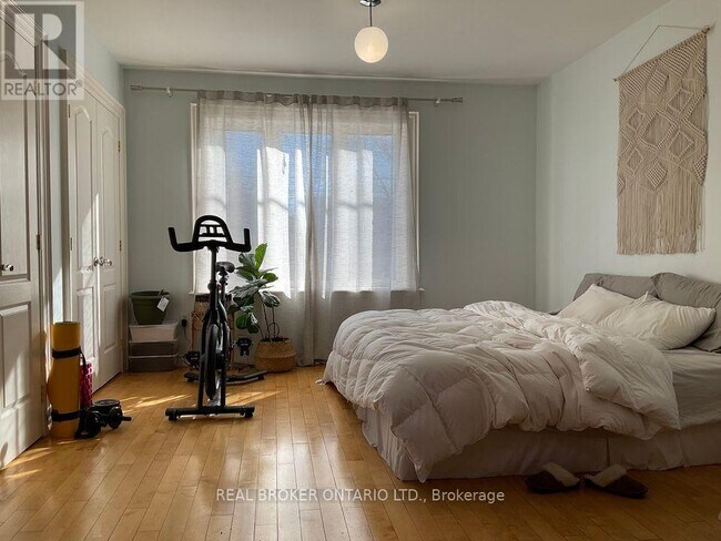 Photo du bâtiment - 1188 Woodbine Ave