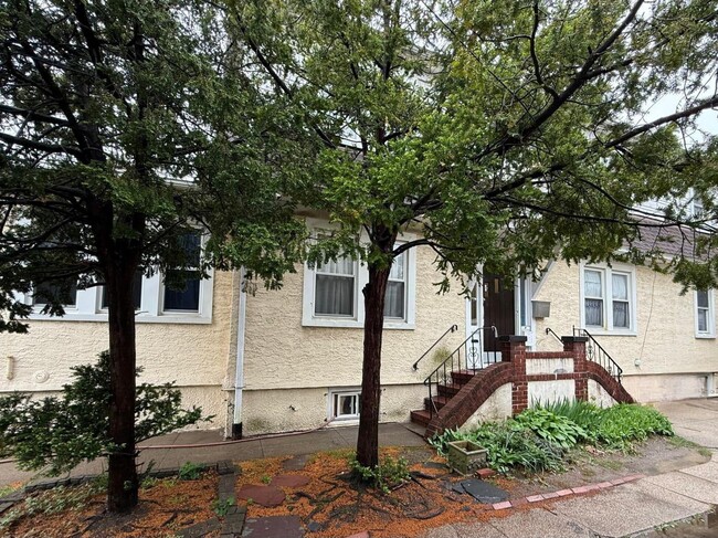 Building Photo - 168-39 Highland Ave