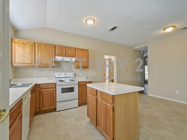 Building Photo - Great 2-Story 5/2/2 in Watauga Ready For M...