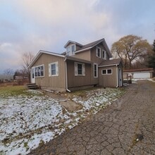 Building Photo - 7566 Lincoln Lake Rd NE