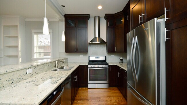 Foto del edificio - 2309 W Foster Ave