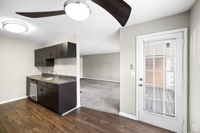 Riverside - Cocina/Comedor - Mad River Apartment Homes