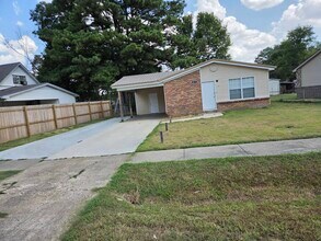 Building Photo - 2500 Westacre Dr
