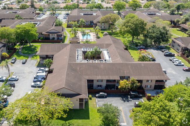 Foto del edificio - Pine Grove Condominiums