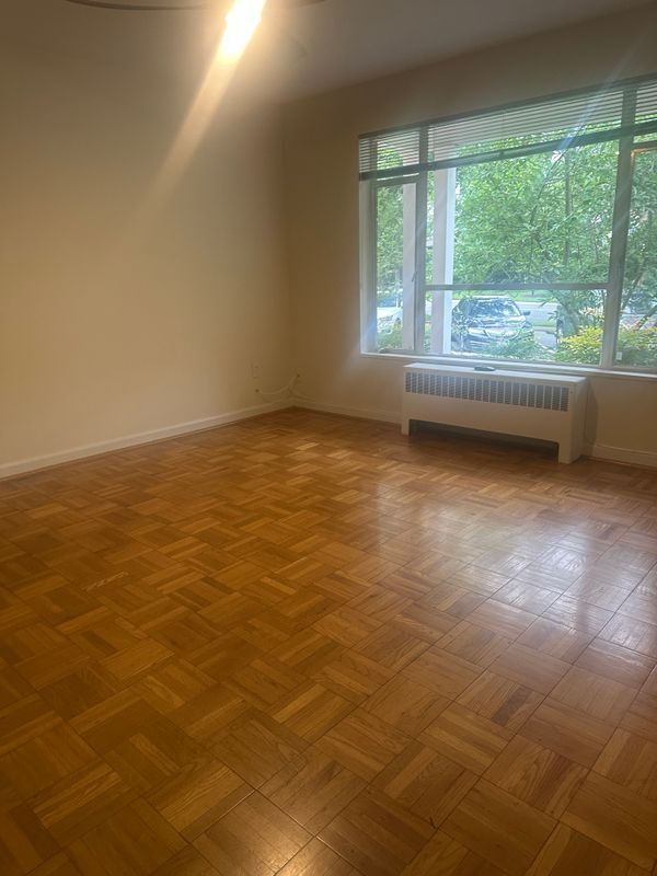 Foto del edificio - 10309 Montrose Ave
