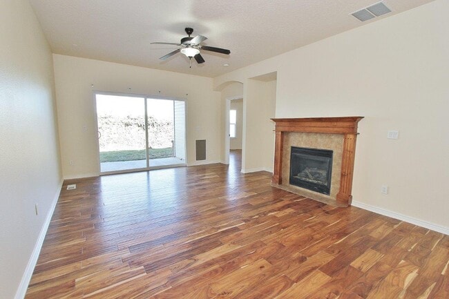 Foto del edificio - 2122 W Pine Ave