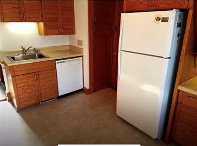 Kitchen - 150 Frame Ave