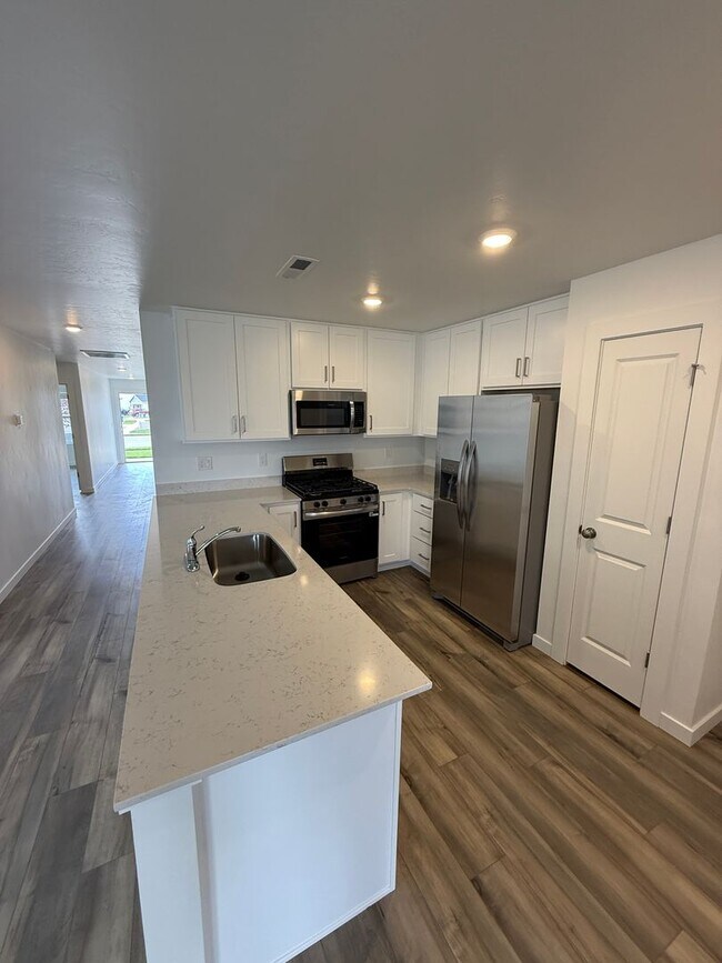 Foto del edificio - Modern 4-Bedroom Gem in Sweetwater Glen – ...
