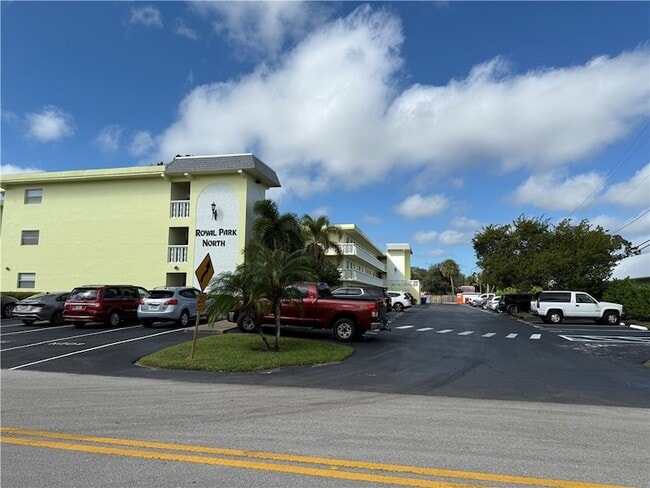 Building Photo - 1100 Ponce De Leon Cir