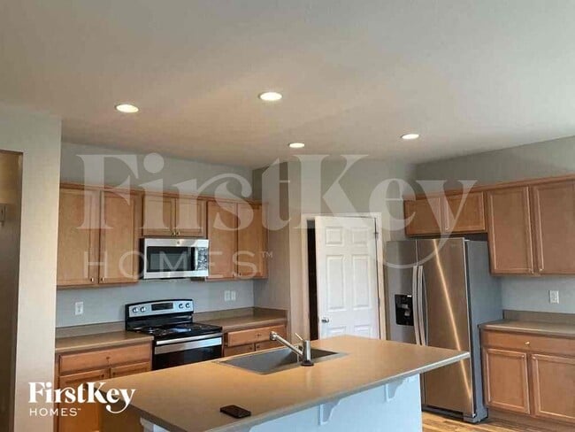 Building Photo - 274 Iron St