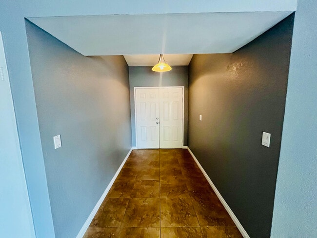 Building Photo - 4645 Alojar Ln