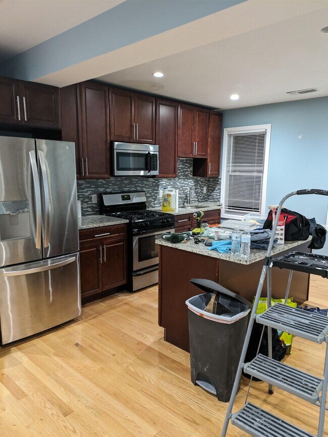 Foto del edificio - 283 Teaneck Rd