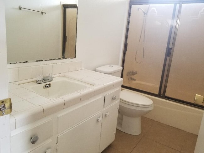 Building Photo - Ready to move in 3 bed/2 bath