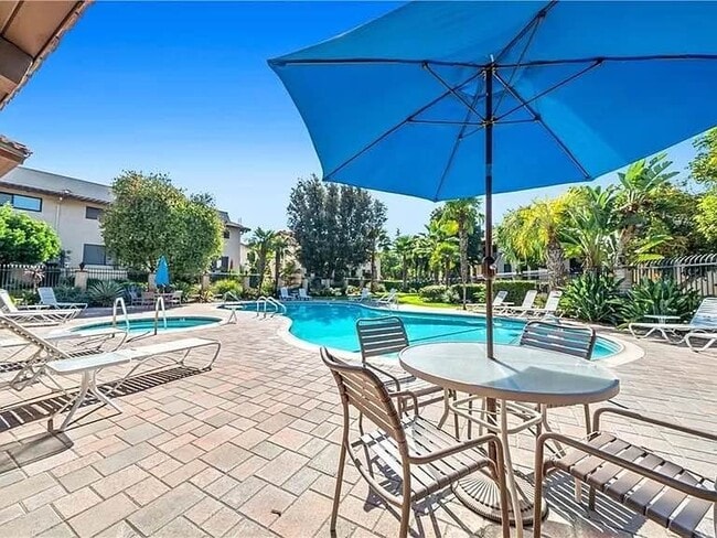 Photo - 400 S Flower St (Orange, CA) Townhome