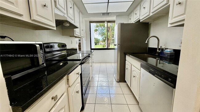 Foto del edificio - 3309 Bridgewood Dr