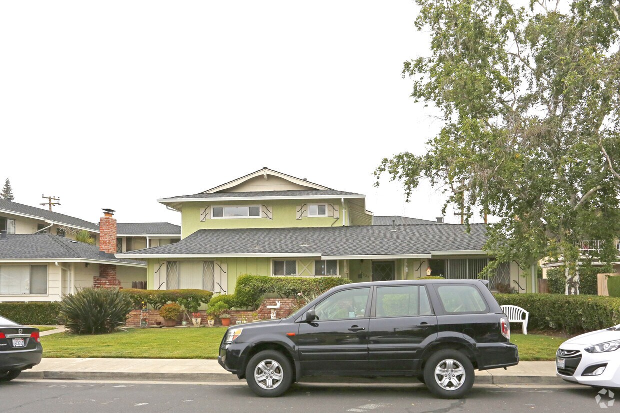 Foto del edificio - 2023 Town and Country Ln