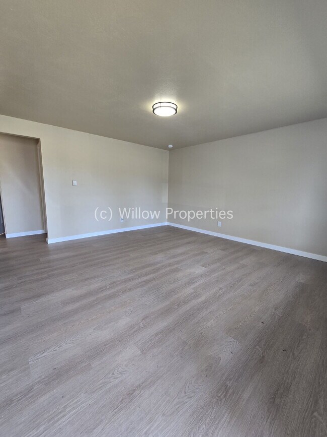 Building Photo - One Bedroom Newly Remodeled