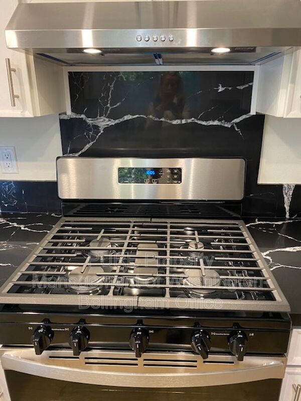 Foto del edificio - 1631 N 185th St