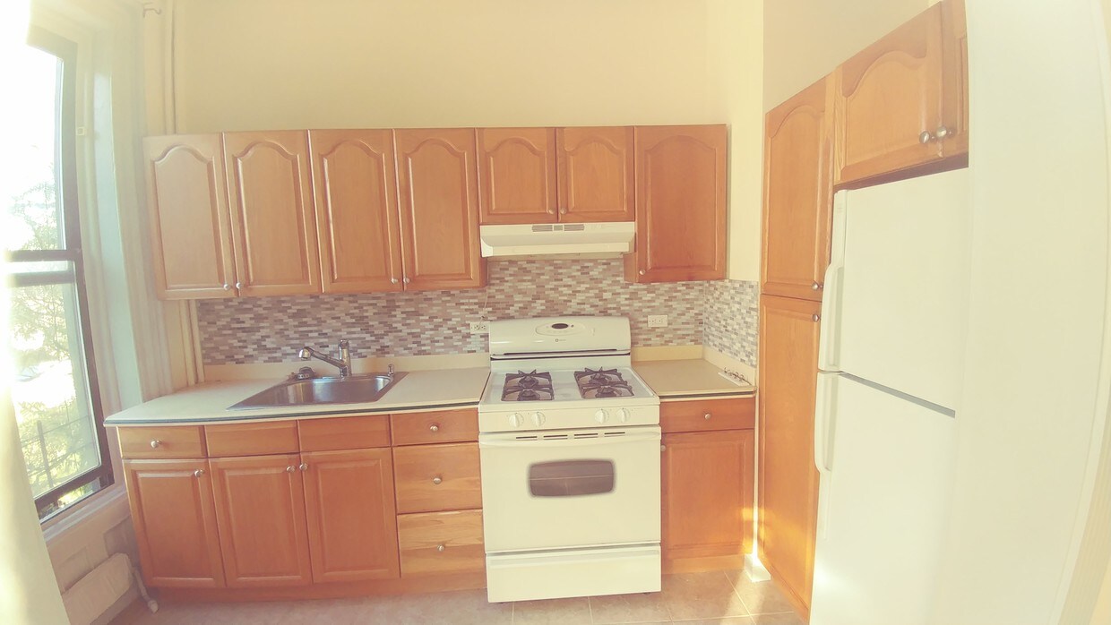 Primary Photo - 2022 E 57th St