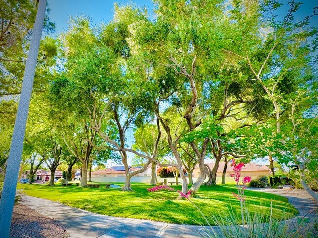 Building Photo - WONDERFUL 3 BEDROOM SINGLE STORY HOME IN T...