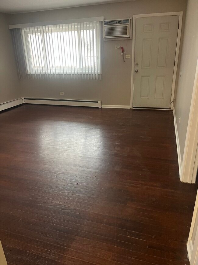 Building Photo - 8817 S Roberts Rd