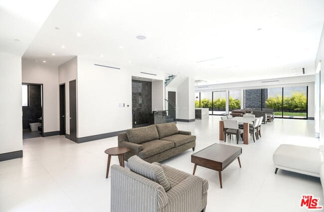 Building Photo - 2122 Castle Heights Ave