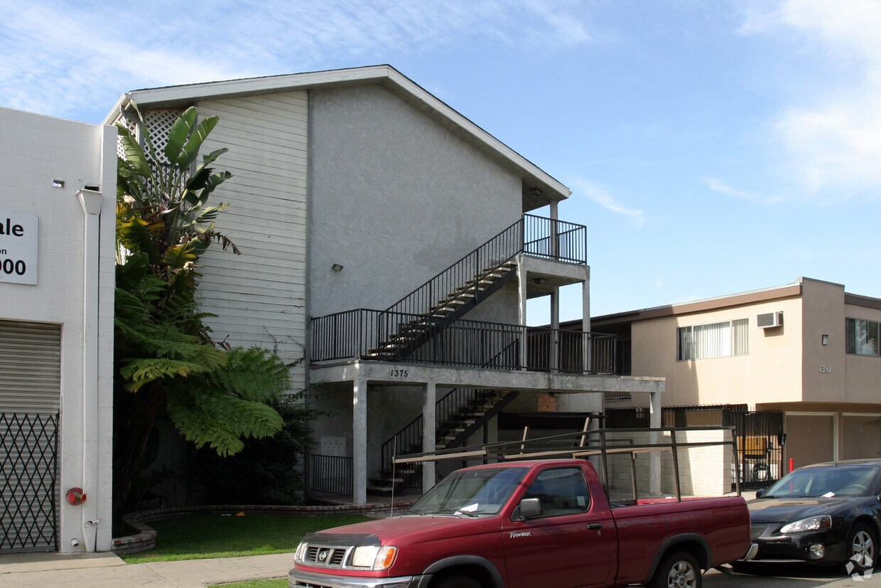 Building Photo - 1375 Temple
