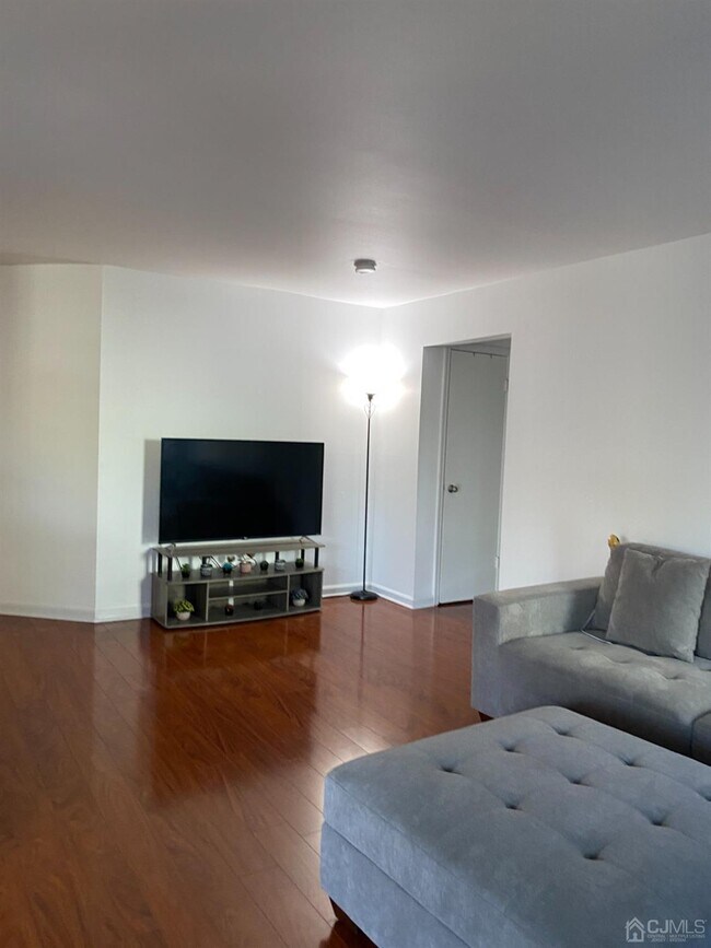 Building Photo - 7492 Elm Ct