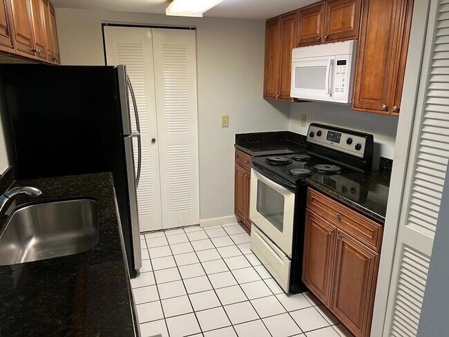 Foto del edificio - 9901 Westview Dr