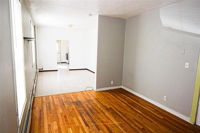 Building Photo - 317 W Spruce St