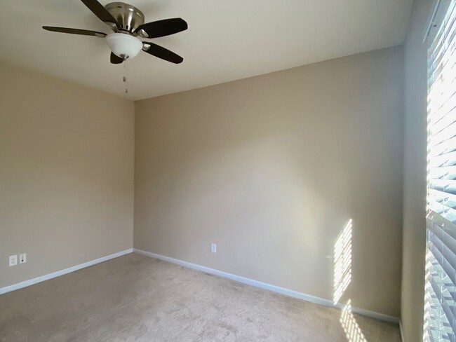 Foto del edificio - 4BD/3.5BA Gorgeous End Unit Townhouse with...