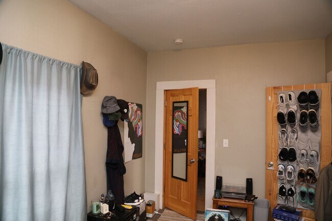 Foto del edificio - 3 Bedroom with Laundry and Off Street Park...