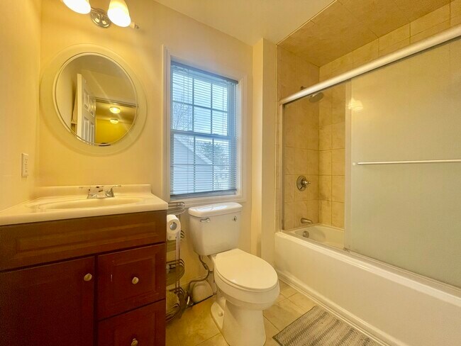 Foto del edificio - 34 Bingham Ave