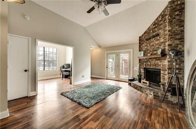 Building Photo - 455 Chestnut Ln