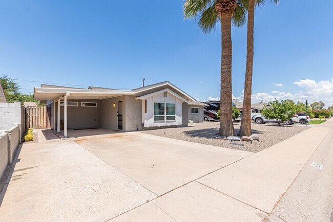 Building Photo - Prime Scottsdale Location with 5 Bedrooms!