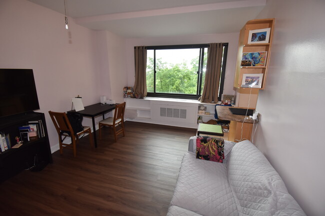 Building Photo - River Place #322-E