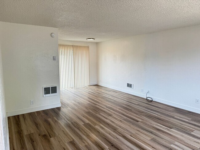 Foto del edificio - Updated 2 bedroom 1 1/2 bath duplex in Springfield!