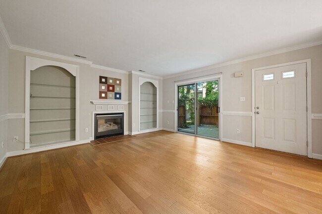 Building Photo - Price Drop!! Beautiful 3 BR in Chapel Hill - Available Now!