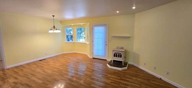 Building Photo - 10275 Owl Rd