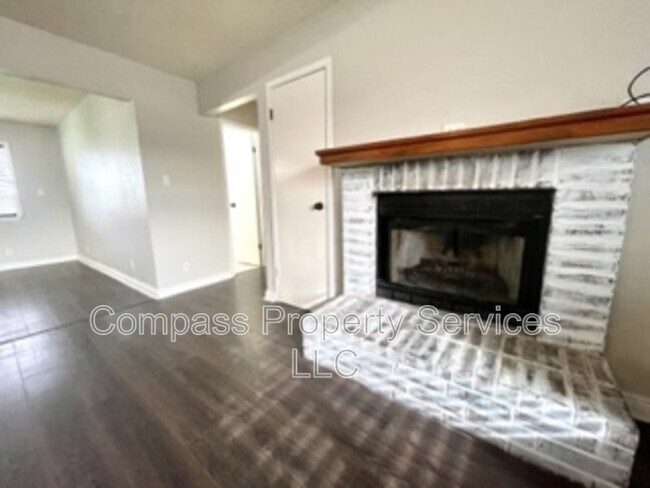 Foto del edificio - 396 Fernwood Dr