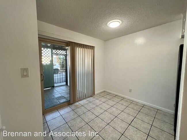Building Photo - 2 br, 1.5 bath House - 449 Woodlawn Ave Ap...