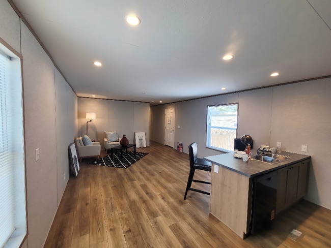 Building Photo - 2 2nd St